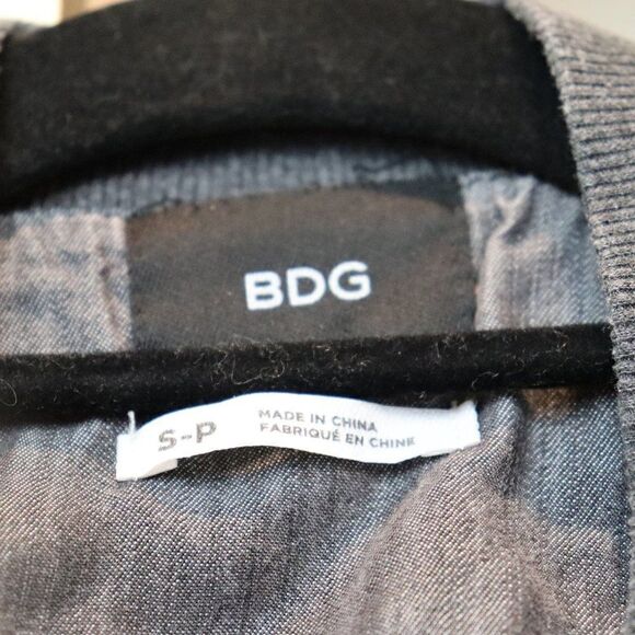 Uraban Outfitters BDG Gray Chambray Drapey Bomber Jacket - Picture 6 of 7